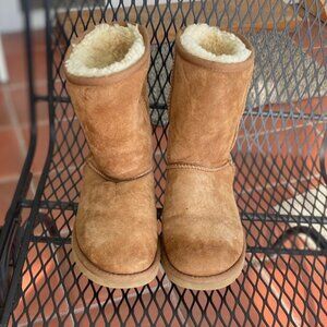 Uggs Women's Classic Short II, Size 6